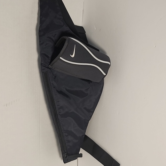 Nike Gray waist pack with water bottle holder- unisex - Picture 2 of 9